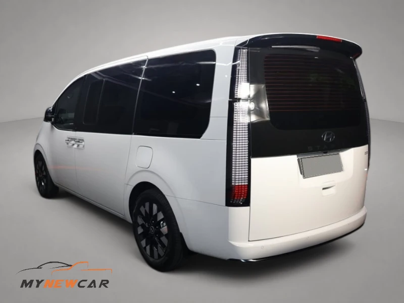 Hyundai Staria 2.2D Luxury Auto